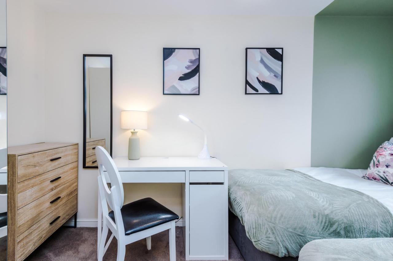 Chic 2 Bed House With Garden & Free Parking Villa Manchester Dış mekan fotoğraf