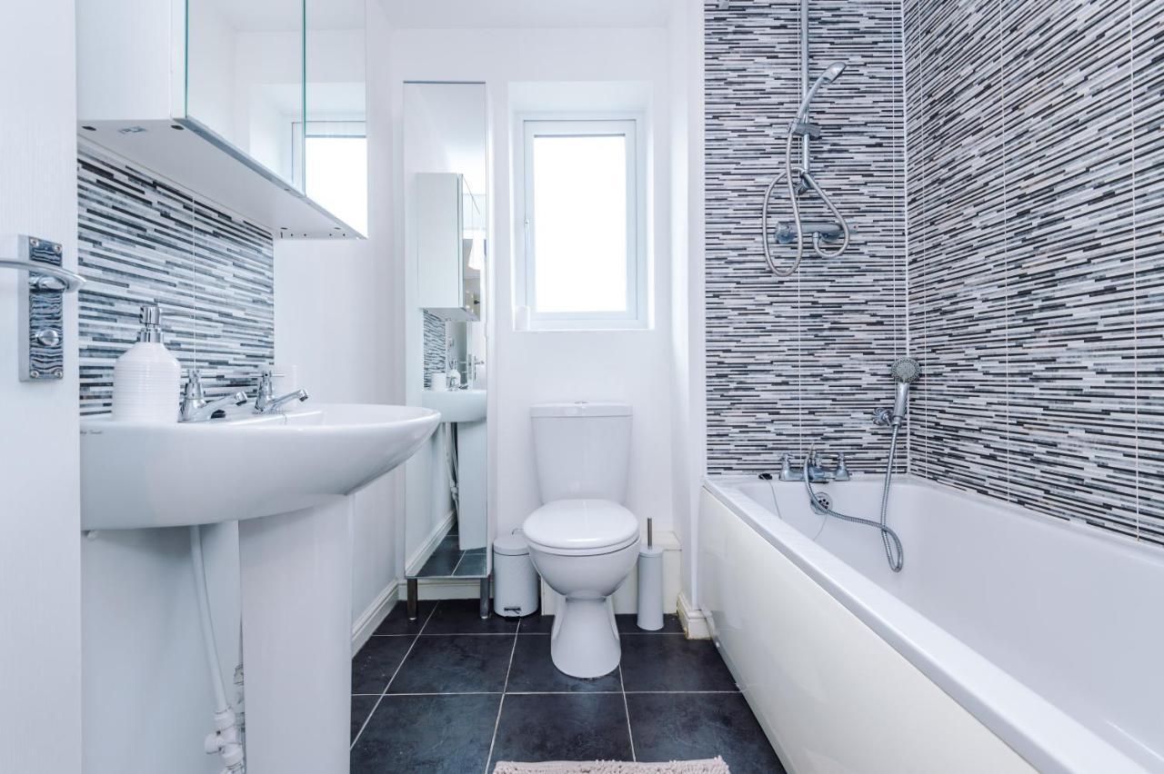 Chic 2 Bed House With Garden & Free Parking Villa Manchester Dış mekan fotoğraf